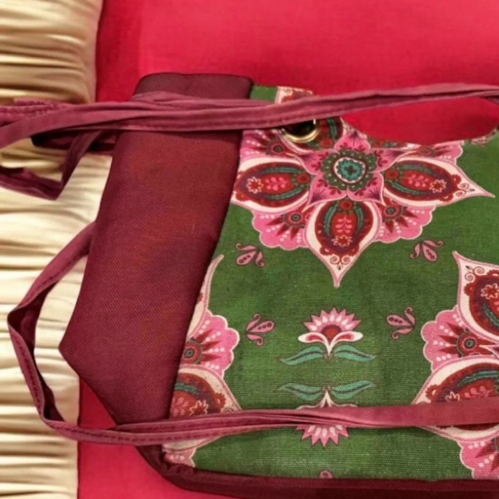 Floral Green and Burgundy Women's lunch Bag tote 15x10in